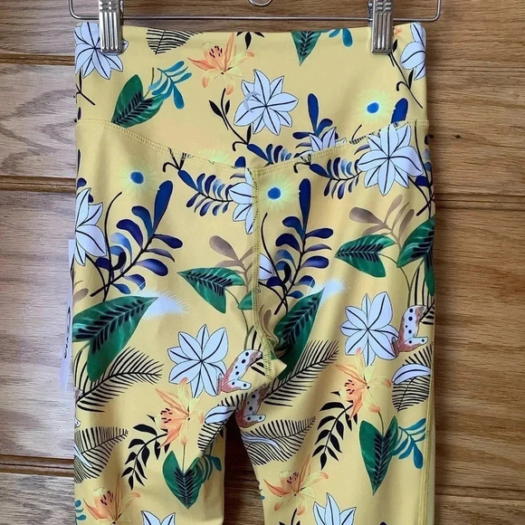 ZYIA ACTIVE Yellow Floral Light n Tight Hi-Rise 7/8 Size 2 - Picture 5 of 11